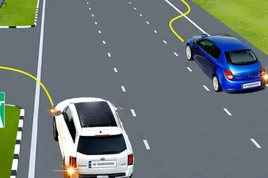Хто з цих водіїв отримає чималий штраф: непростий тест на знання ПДР