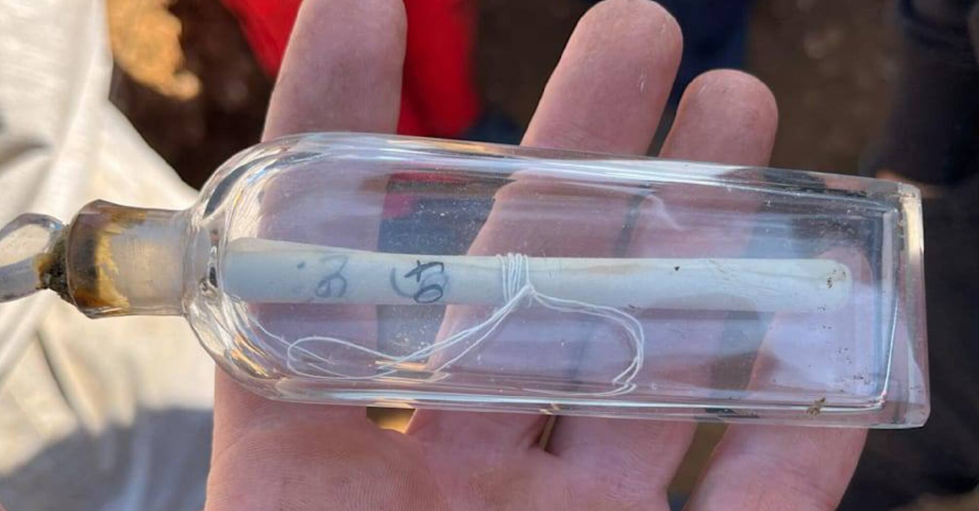 In France, students unearthed a 'time capsule': an archaeologist left a message in a bottle 200 years ago (photo)