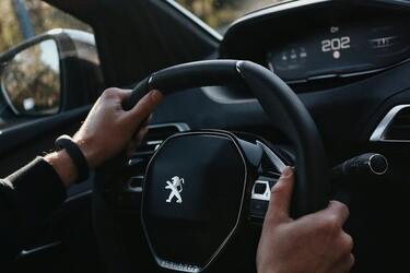 Бюджет 1000 доларів: яке хороше авто можна купити за такі гроші у Польщі