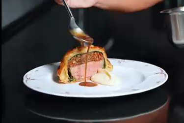 Біф Веллінгтон та інжир фламбе: страви для ідеального побачення