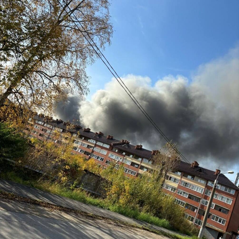 Черный дым стоит столбом: в российской Перми загорелся химзавод 'Камтекс-Химпром' (видео, фото)