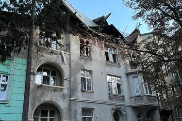Ракетна атака на Україну: у Львові пошкоджено будинки і школи, серед загиблих - діти, у Кривому Розі - влучання у готель (фото, відео)