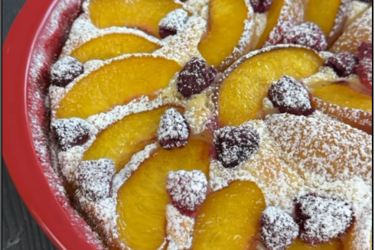 Йогуртовий пиріг з персиком