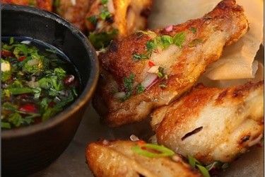 Шашлык из крылышек: получаются нежные и сочные