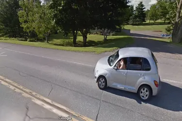 На зображенні з Google Street View помітили істоту, схожу на прибульця (фото)