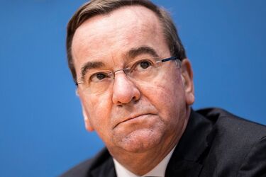 Писториус опроверг информацию о блокировании военной помощи Украине