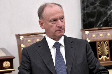 Патрушев проигрывает битву с тенью и целует перстень Трампа