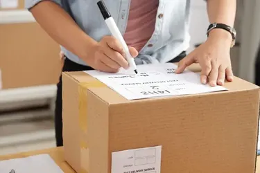 В Україні можуть ввести податок на посилки: що передбачають подані до Ради законопроєкти