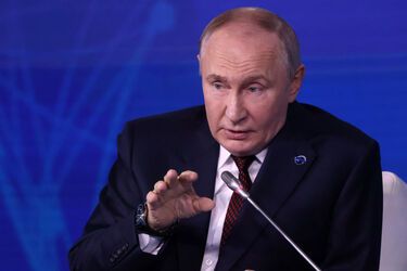 Навіщо Путін 'радиться' про Крим
