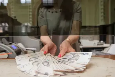 Рекордні суми на тлі дефіциту кадрів: у кого з українських фахівців різко підвищились зарплати