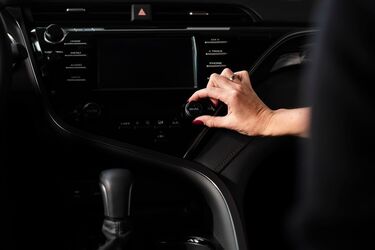 Штрафи для українських водіїв за радіо: кому та де загрожує покарання до 13 тис. грн