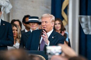 О чем свидетельствуют первые заявления и указы Трампа в качестве президента?