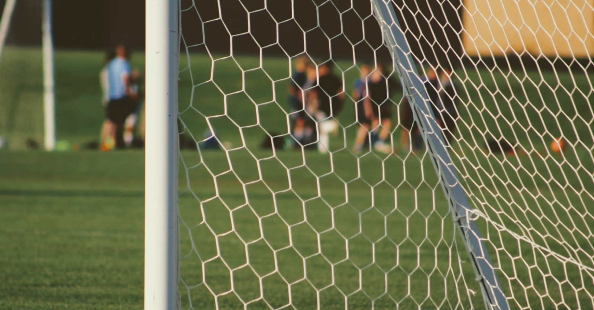 Футбольные ворота на тренировочном поле