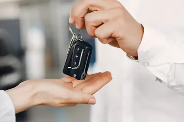 Украинцам рассказали, почему покупка автомобиля 'по техпаспорту' может обернуться немалыми проблемами