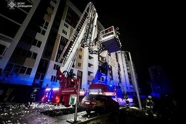 На Киевщине вражеский Шахед попал в многоэтажку: фото последствий