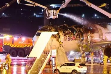 Над Вашингтоном столкнулись самолет и вертолет: на бортах находились 67 человек (фото)