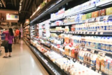 Неочікуване зниження цін: які важливі продукти подешевшали в Україні та чого чекати далі