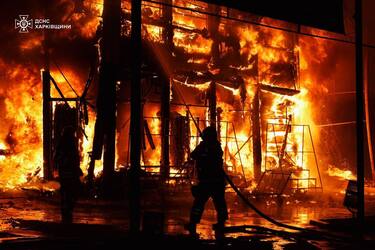 Армія рф атакувала Харків балістикою та авіабомбами: зруйновано приватні будинки і гаражі, горіло 'Барабашово', є поранені (фото, відео)