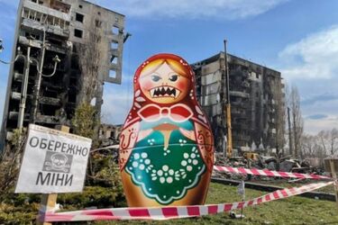 Нет мирного русского художника, актера или поэта. Они работают для нашего уничтожения