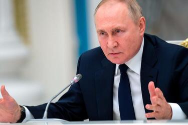 Кремль вновь вернулся к старым песням: испугались 'Томогавок' и бензинового кризиса?