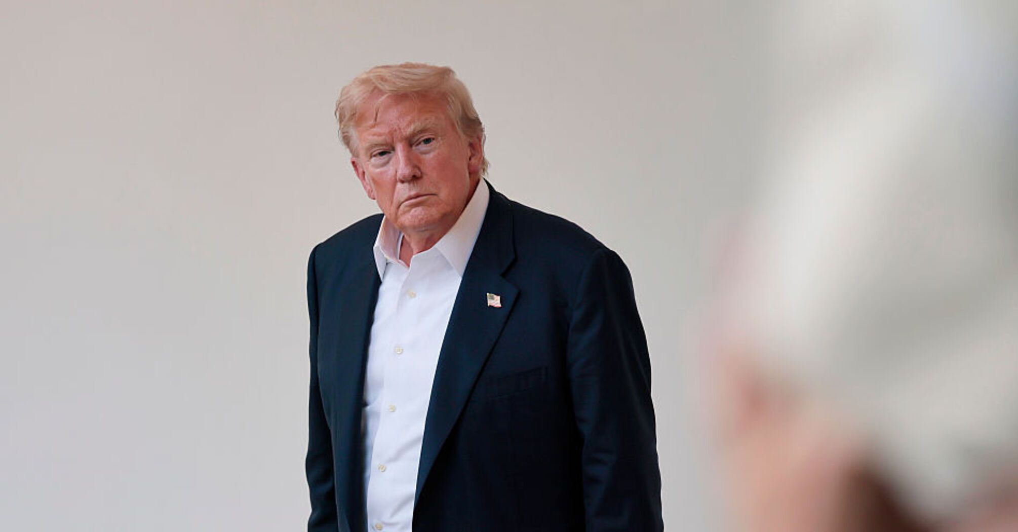 Зачем Трамп клянчит себе Нобелевскую премию мира