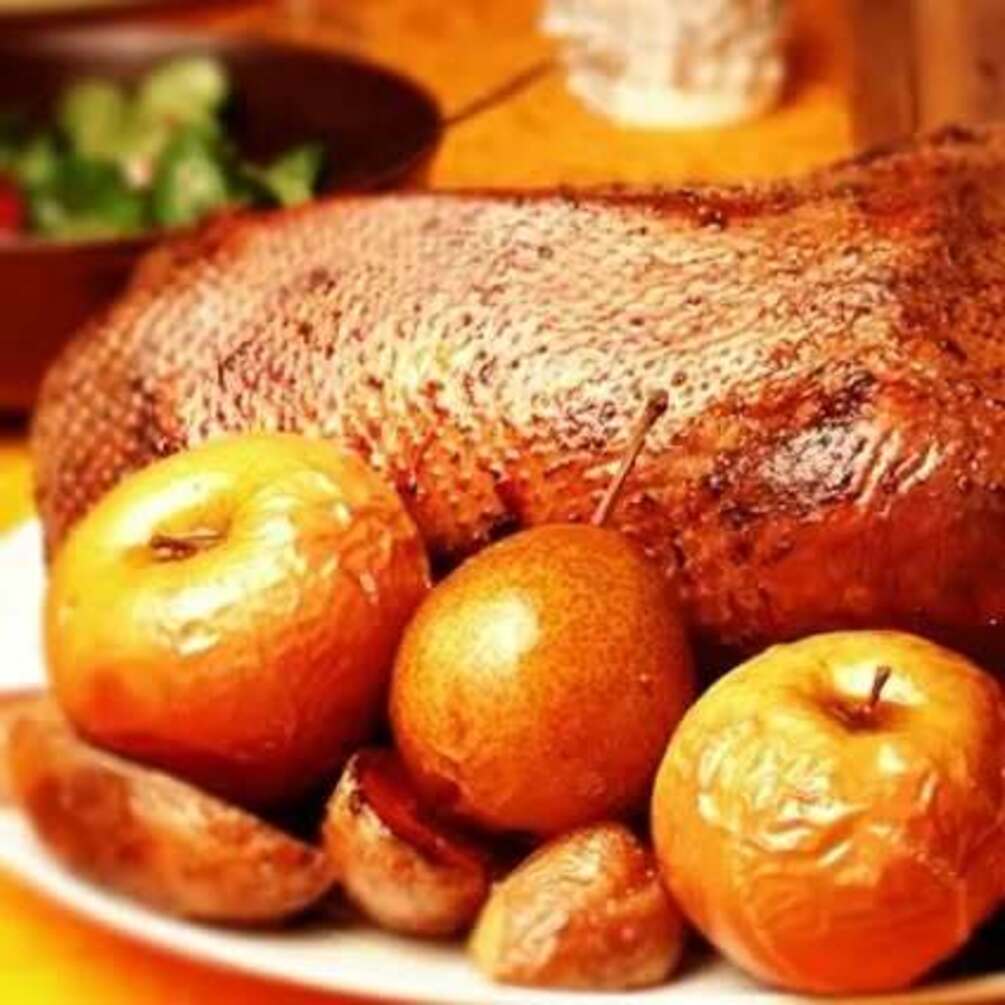 Утка с яблоками или айвой