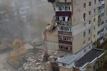 Вибух у багатоповерхівці у Хмельницькому: під завалами виявили два тіла (фото, відео)