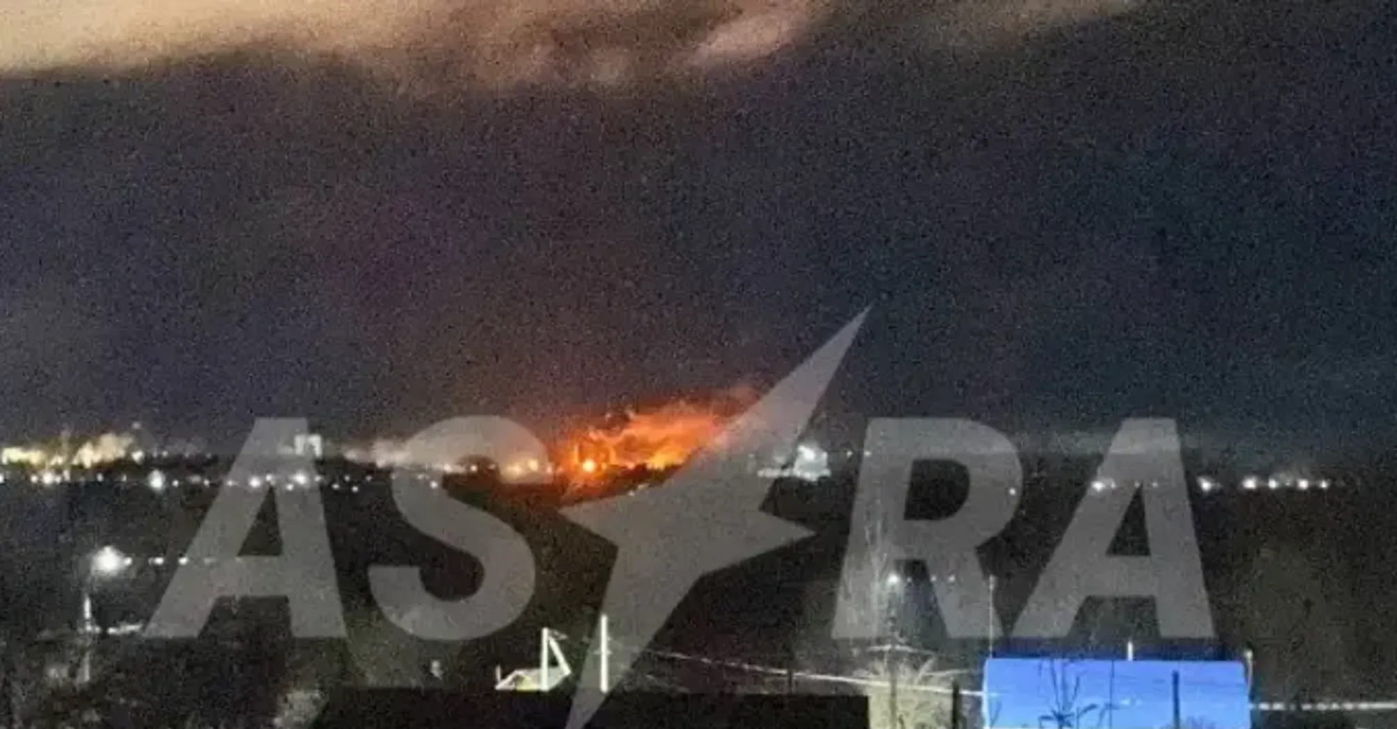 Дроны атаковали Москву: работу ряда аэропортов ограничили, раздавались взрывы на НПЗ (фото)