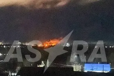 Дрони атакували Москву: роботу низки аеропортів обмежили, лунали вибухи на НПЗ (фото)