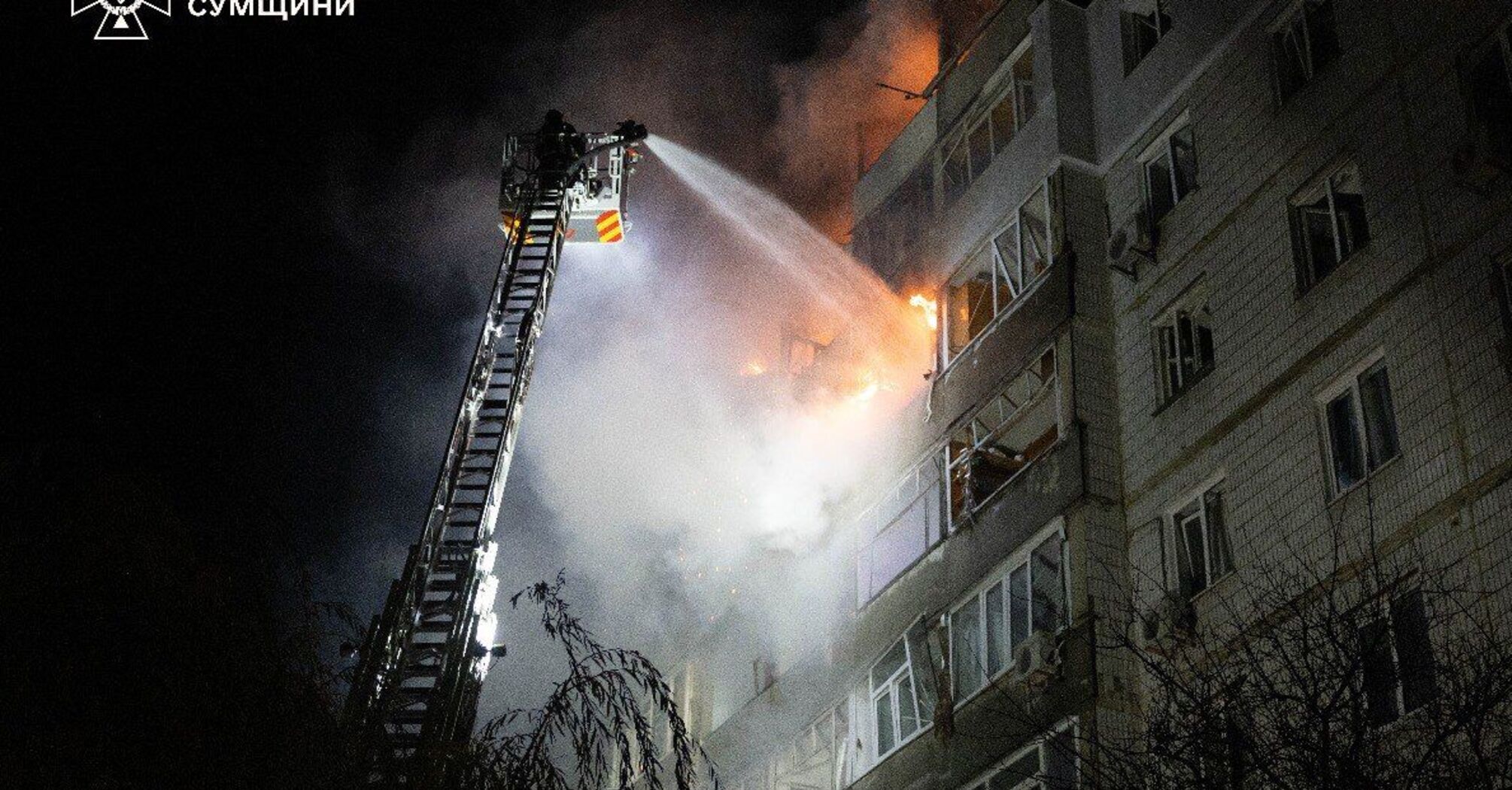 Армия РФ атаковала Сумы и Харьковщину дронами: есть попадания в многоэтажку, гражданскую, железнодорожную инфраструктуру, ранены два человека (фото, видео)