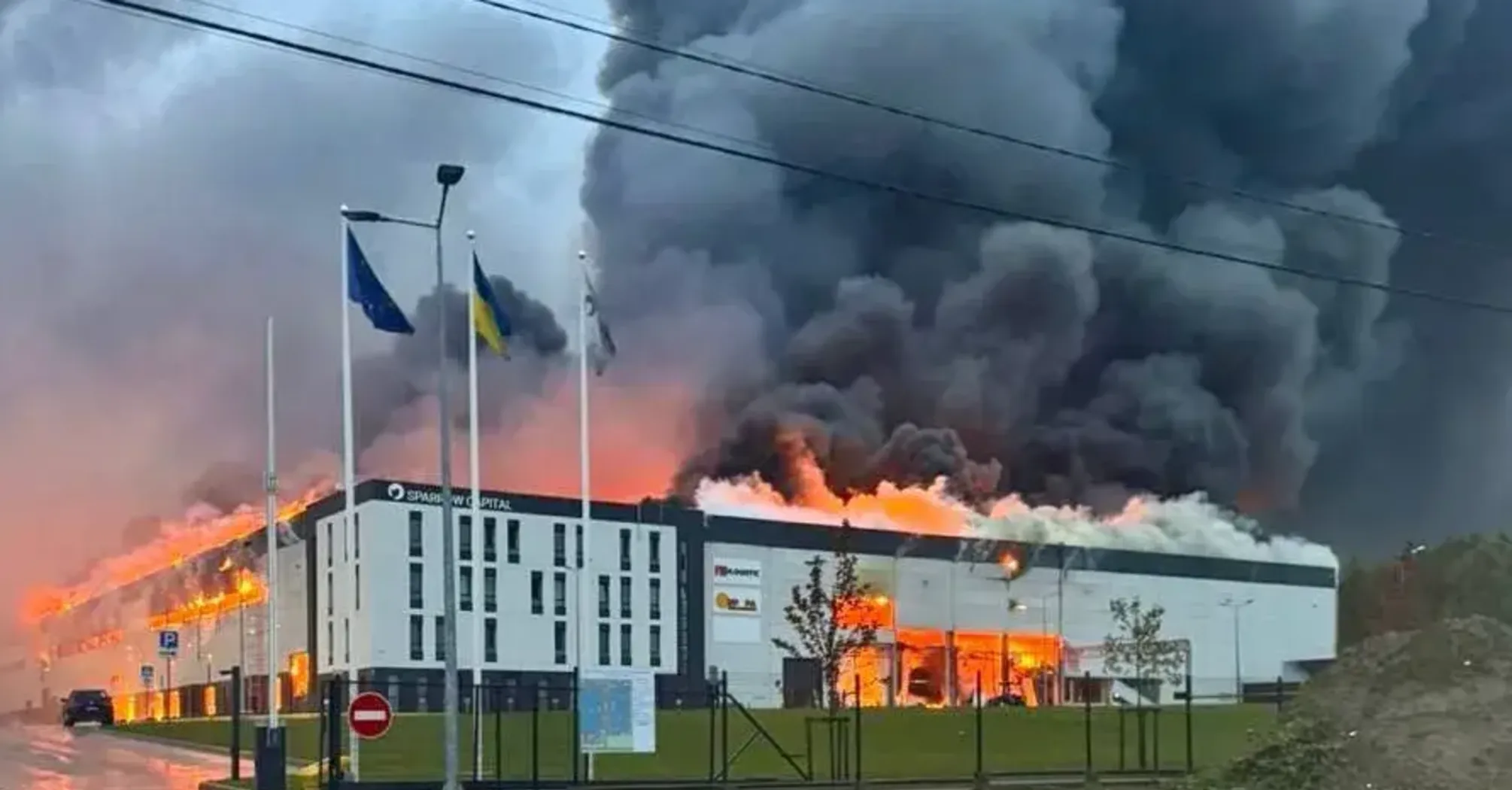 Наймасованіша атака з початку війни: РФ обстріляла захід України шахедами та ракетами, у Львові перебої зі світлом, виникли пожежі (фото)