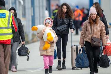 Одна з країн ЄС планує виплачувати до 10 000 євро біженцям, які добровільно залишають країну