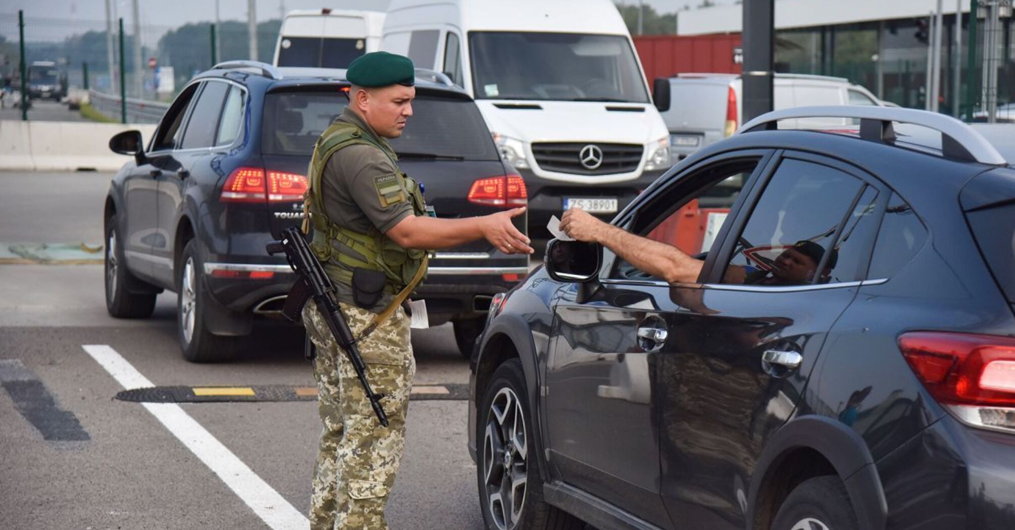 Имеют ли право на выезд за границу ограниченно применимые с отсрочкой: ответ юриста