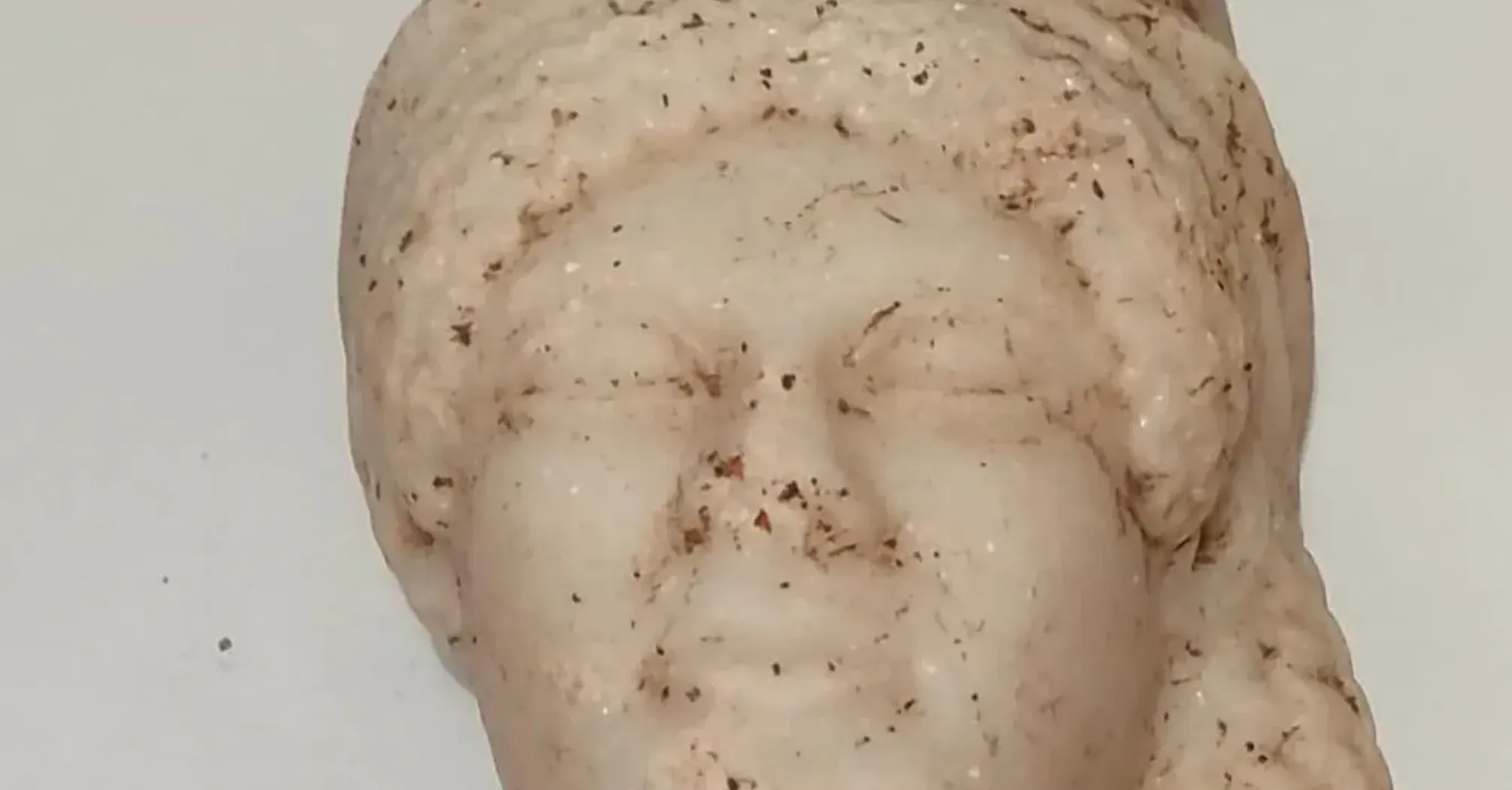 В Карфагене обнаружили мраморную маску финской женщины 4 века (фото)