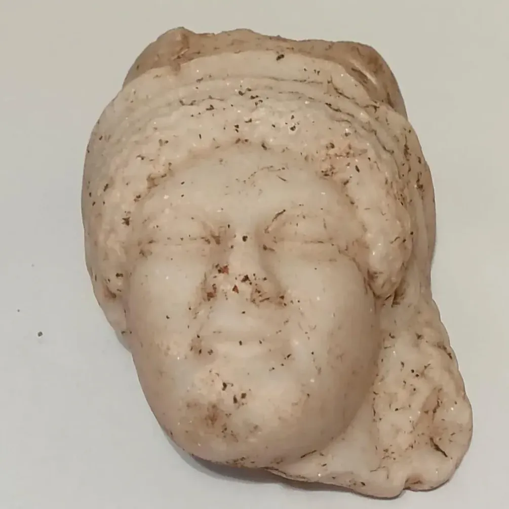 У Карфагені знайшли мармурову маску фінської жінки 4 століття (фото)