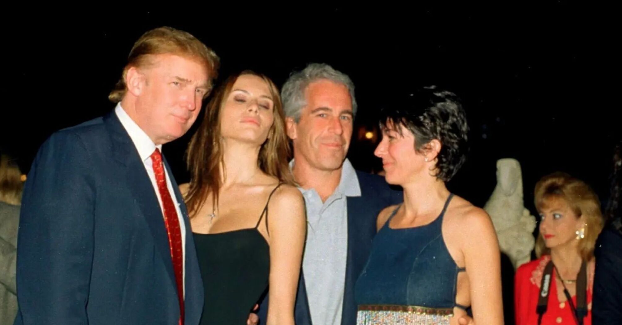 Становится понятна загадочная история встречи Путина с Трампом в июле 2018 года в Хельсинки.