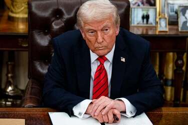 Трамп пригрозил странам, ведущим бизнес по России 'очень строгими санкциями'