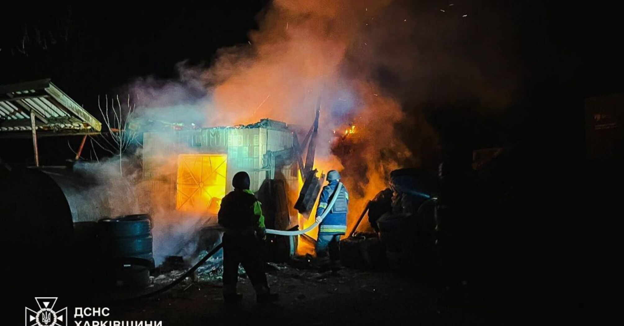 Российская армия атаковала Днепр и Харьковщину: пострадали вокзал, здание 'Общественного' и Украинского радио, погибла 17-летняя девушка (фото, видео)