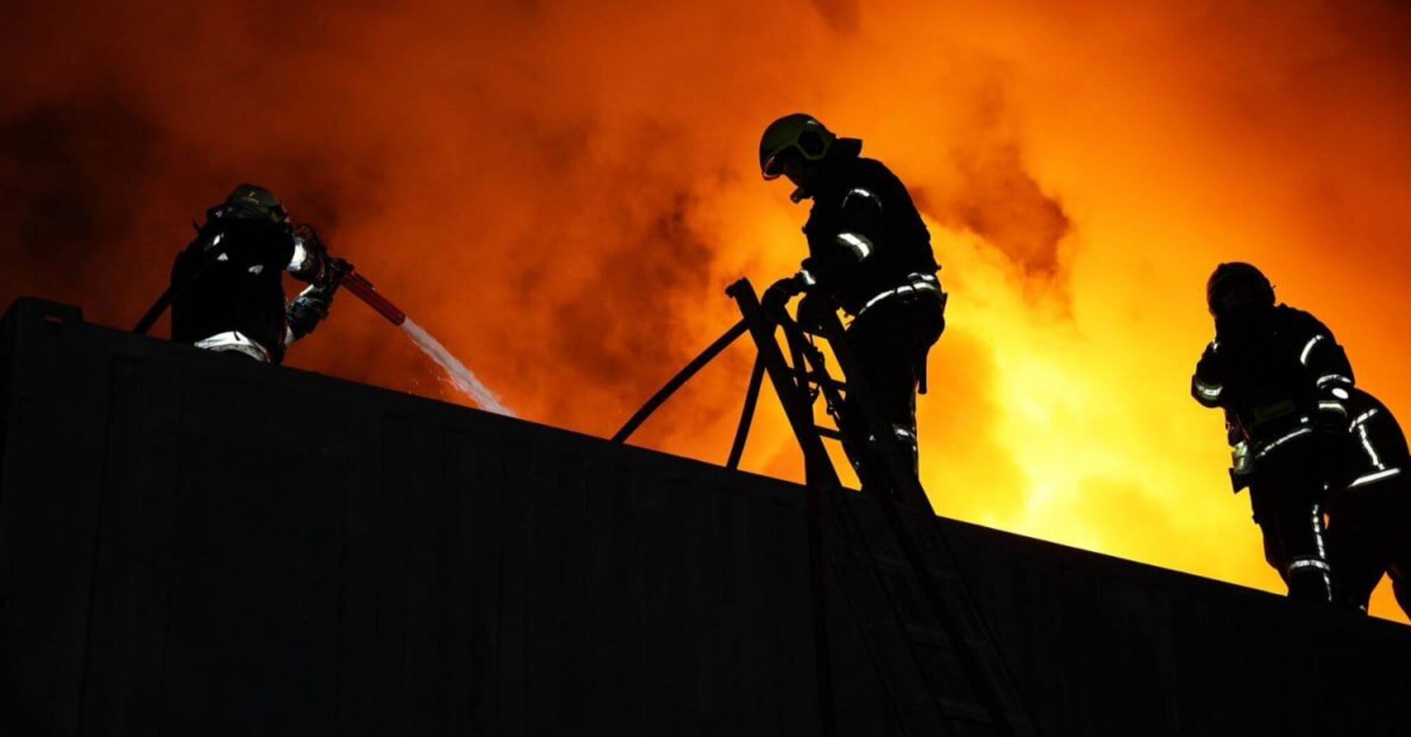 Російська армія масовано атакувала Україну: у Києві та області є влучання у житлові будинки, є загиблі та поранені (фото, відео)