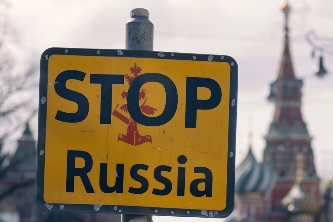 28 кроків від світу: чому коли Росія стоїть на краю прірви, її рятують?