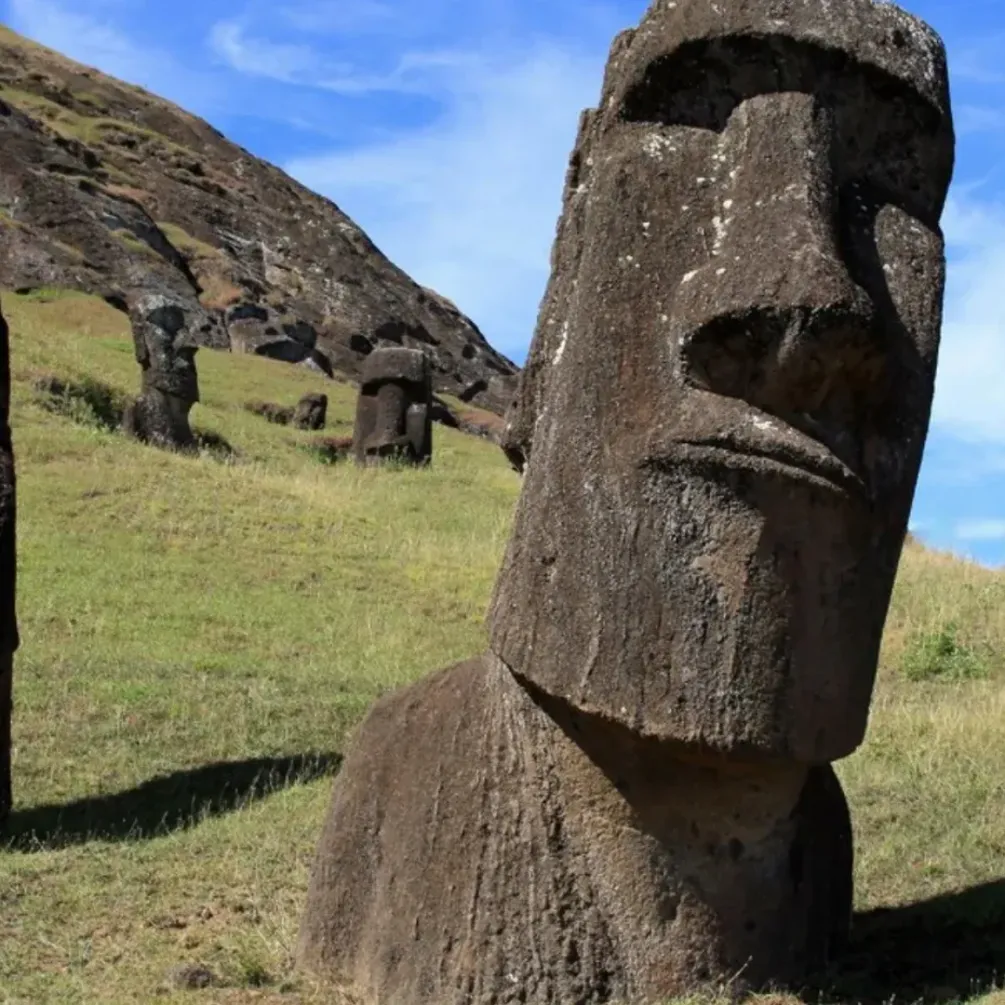 Ученые разгадали загадку появления каменных изваяний на острове Пасхи (фото)
