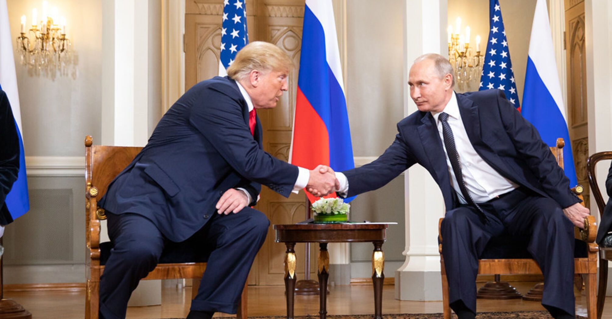 Трамп уперто не хоче повернути Путіна назад в скриньку Пандори