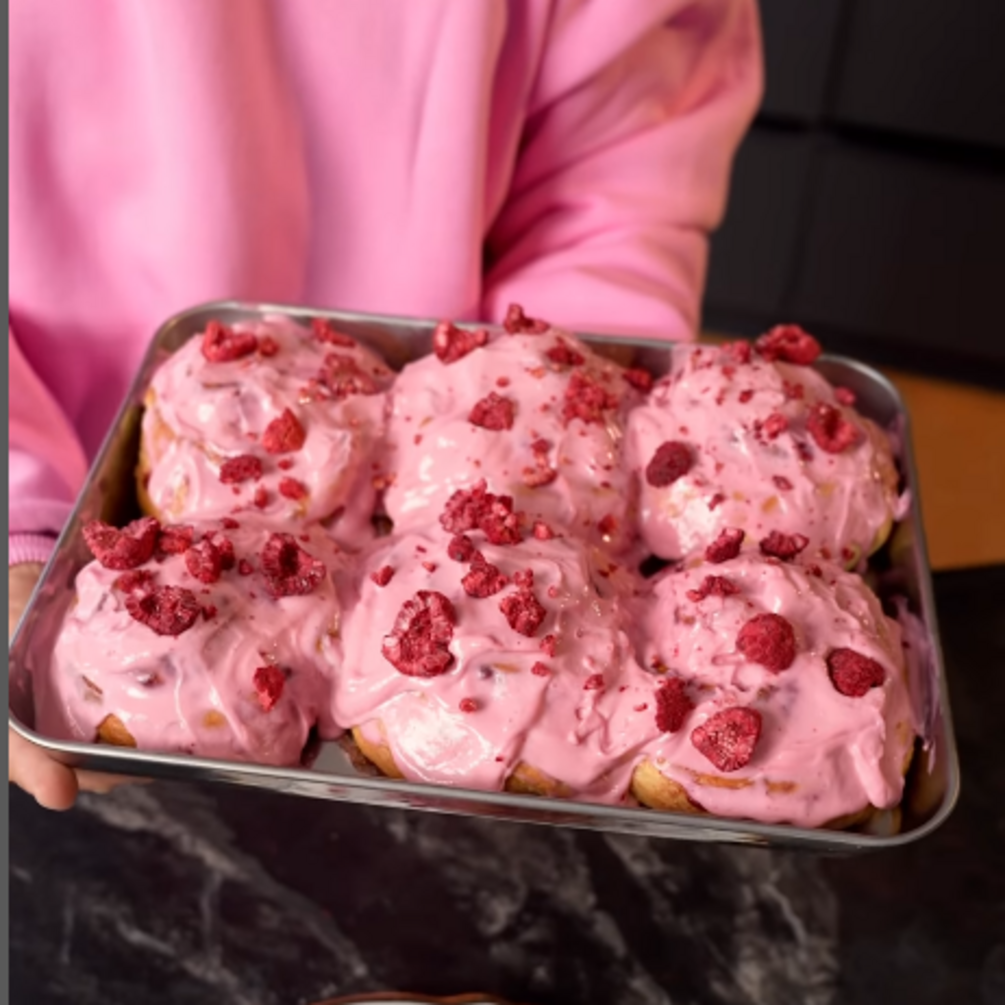 Малинові сінабони: красива і смачна випічка