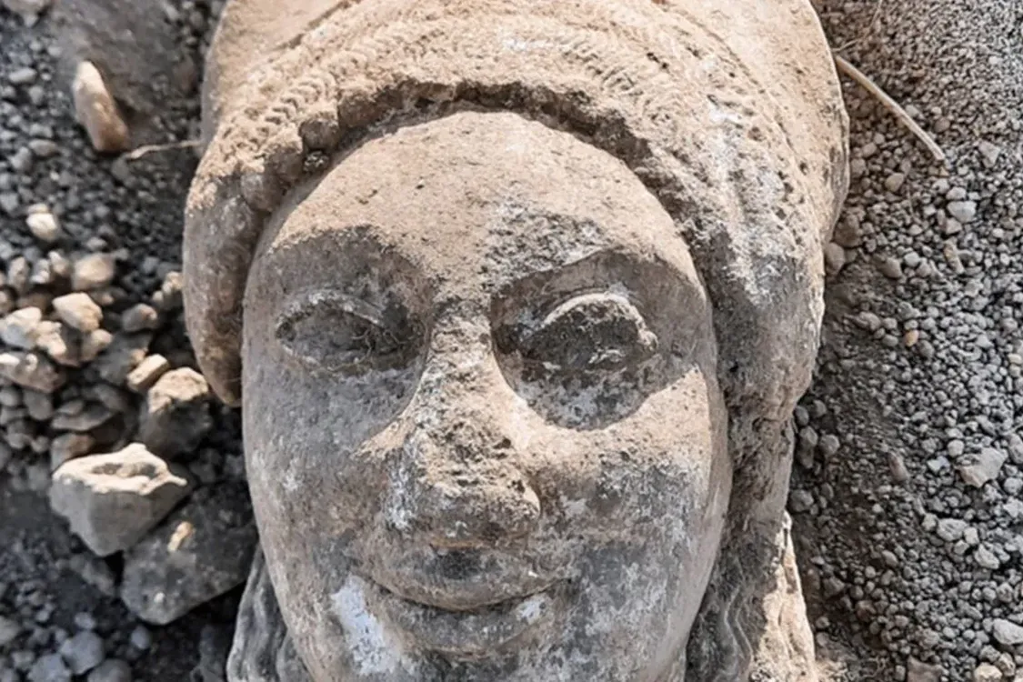 На території Італії виявили рідкісну давньогрецьку скульптуру: чим цікава знахідка (фото)