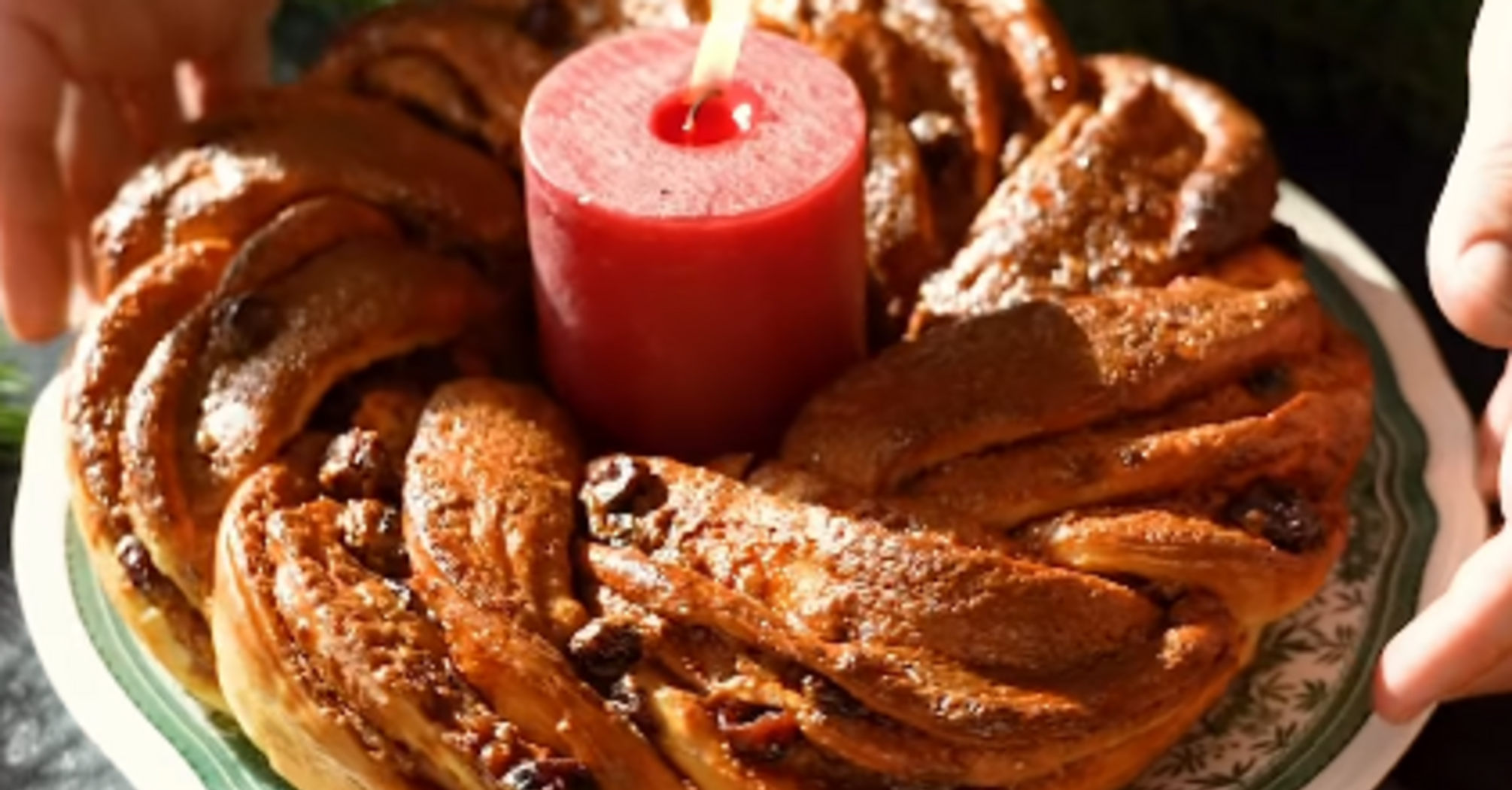 Різдвяний калач із горіхами: святковий рецепт