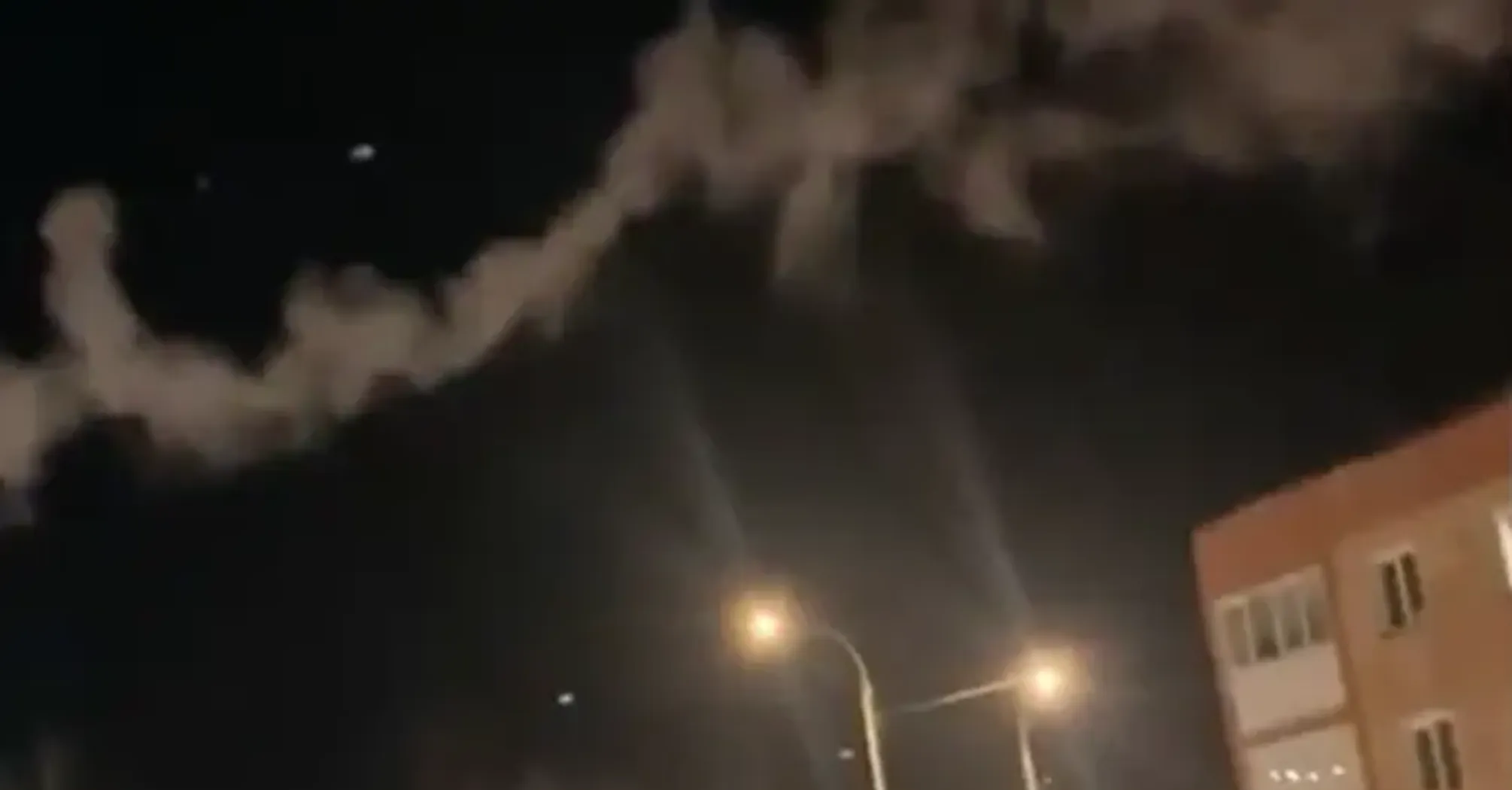 Дрони атакували Москву: лунали потужні вибухи, тимчасово зупиняли роботу аеропортів (фото)  