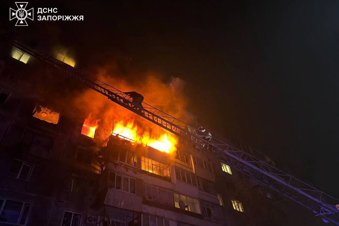 Российская армия атаковала Запорожье дронами: есть попадания в многоэтажку и раненые (фото, видео)