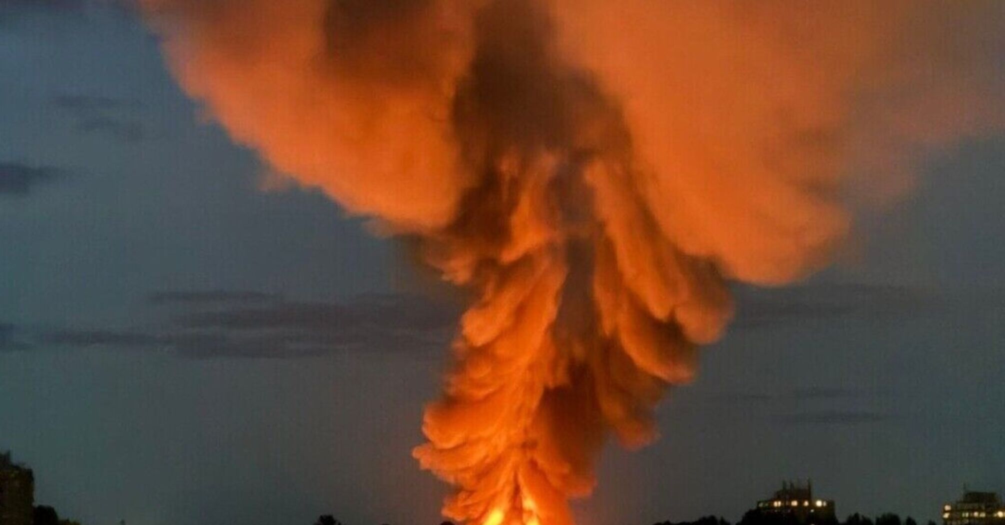 Дроны атаковали русский Славянск: есть попадание в НПЗ (фото, видео)