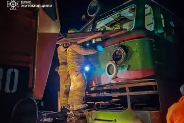 Вантажний потяг зійшов з рейок на Житомирщині: є поранені (фото)