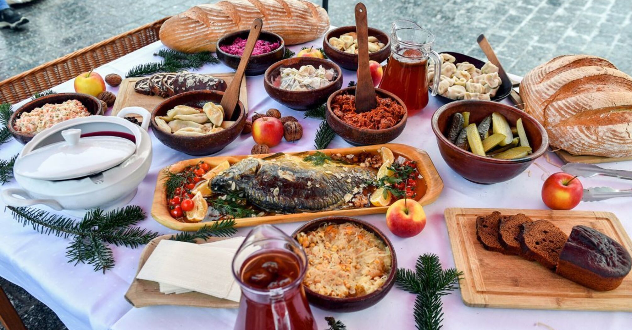 Рождество по-украински: сколько стоит накрыть праздничный стол в 2025 году